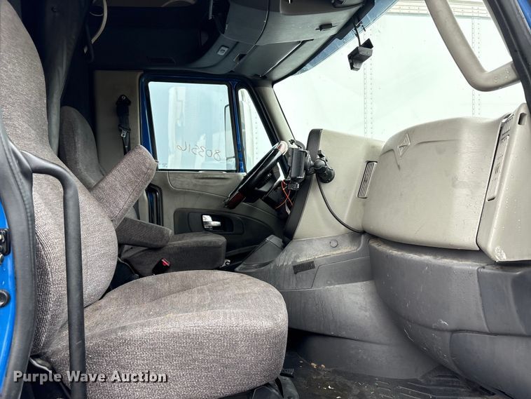 image for item YA0855 2016 International ProStar Plus 122 semi truck