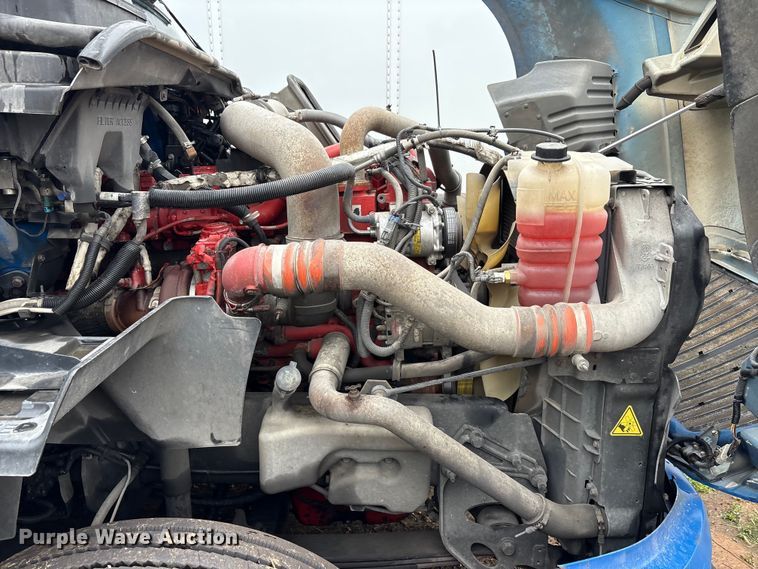 image for item YA0855 2016 International ProStar Plus 122 semi truck