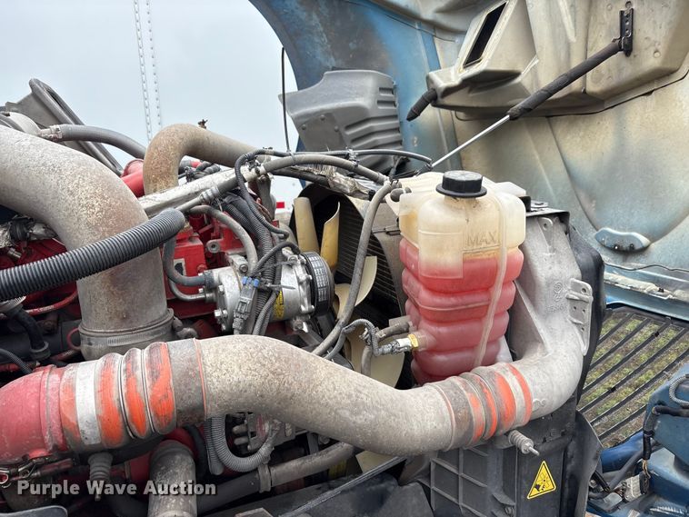 image for item YA0855 2016 International ProStar Plus 122 semi truck