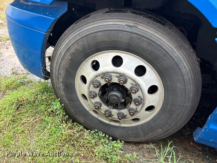 image for item YA0855 2016 International ProStar Plus 122 semi truck