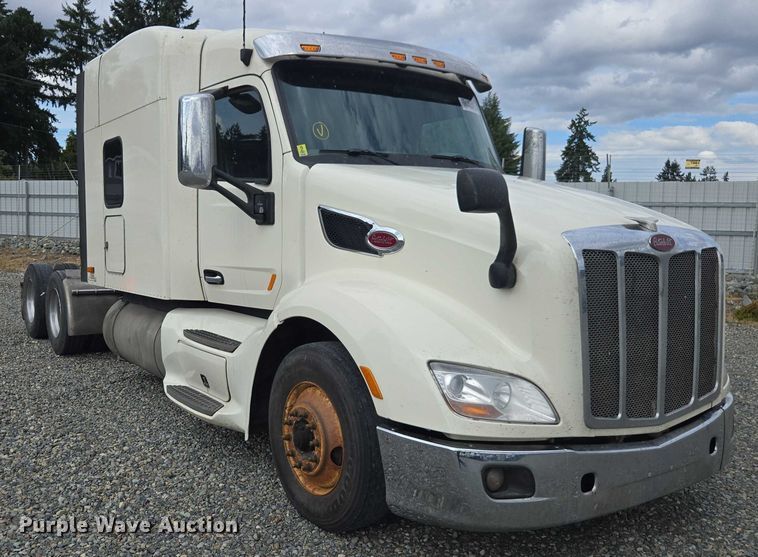 image for item YA0867 2019 Peterbilt 579  glider kit semi truck