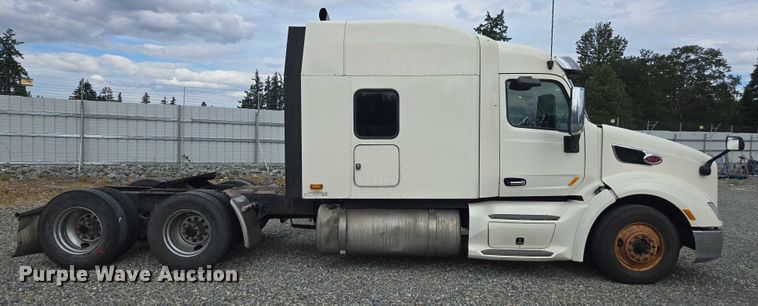 image for item YA0867 2019 Peterbilt 579  glider kit semi truck
