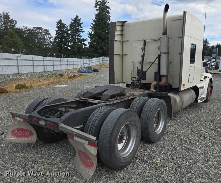 image for item YA0867 2019 Peterbilt 579  glider kit semi truck