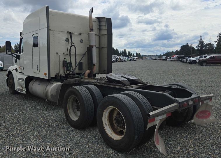 image for item YA0867 2019 Peterbilt 579  glider kit semi truck