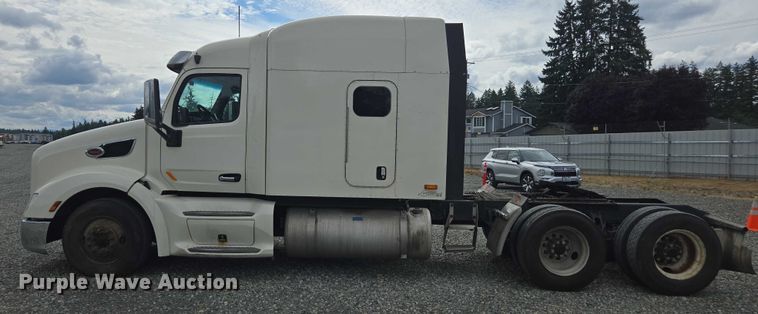 image for item YA0867 2019 Peterbilt 579  glider kit semi truck