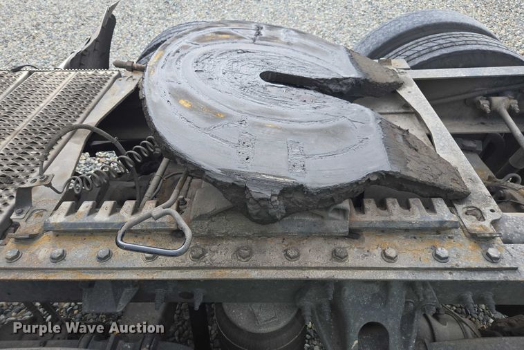 image for item YA0867 2019 Peterbilt 579  glider kit semi truck