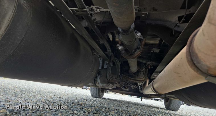 image for item YA0867 2019 Peterbilt 579  glider kit semi truck