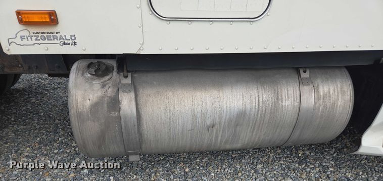 image for item YA0867 2019 Peterbilt 579  glider kit semi truck