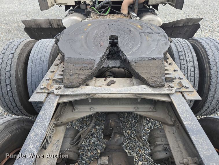 image for item YA0867 2019 Peterbilt 579  glider kit semi truck