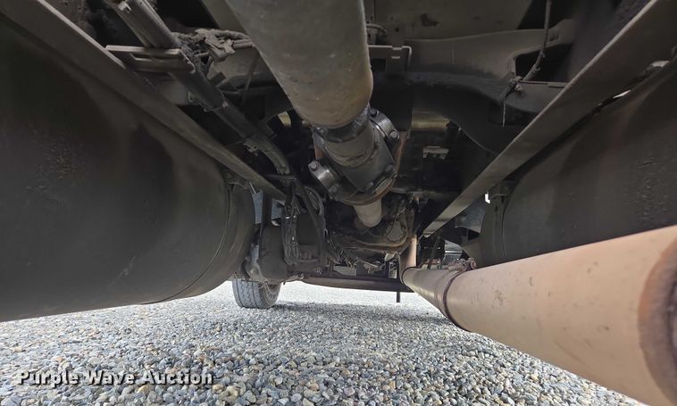 image for item YA0867 2019 Peterbilt 579  glider kit semi truck