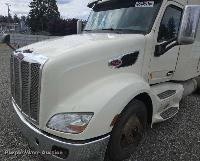 image for item YA0867 2019 Peterbilt 579  glider kit semi truck