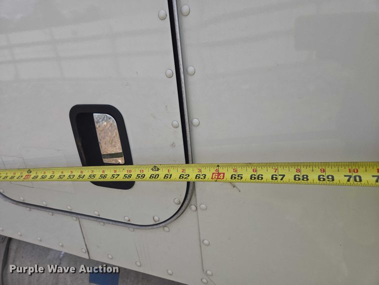 image for item YA0867 2019 Peterbilt 579  glider kit semi truck