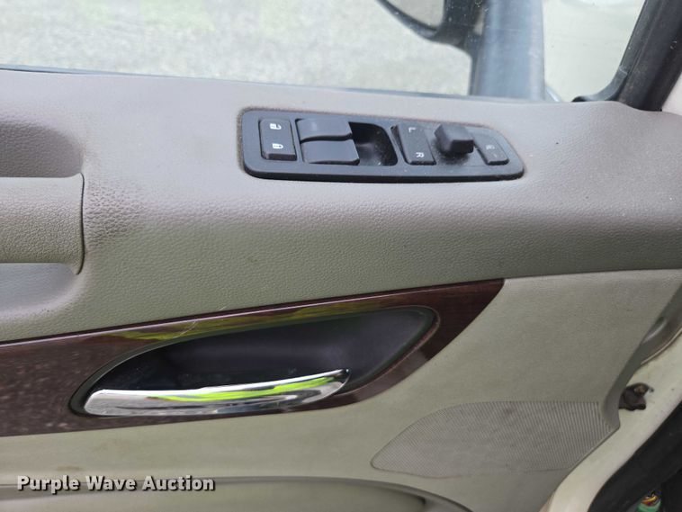 image for item YA0867 2019 Peterbilt 579  glider kit semi truck