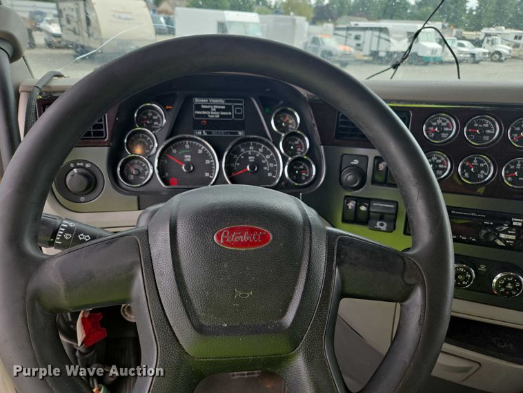 image for item YA0867 2019 Peterbilt 579  glider kit semi truck