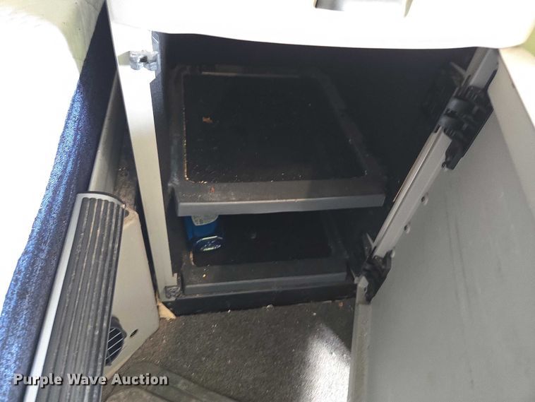 image for item YA0867 2019 Peterbilt 579  glider kit semi truck