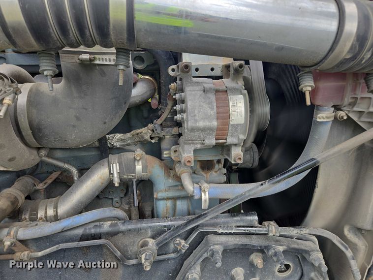 image for item YA0867 2019 Peterbilt 579  glider kit semi truck