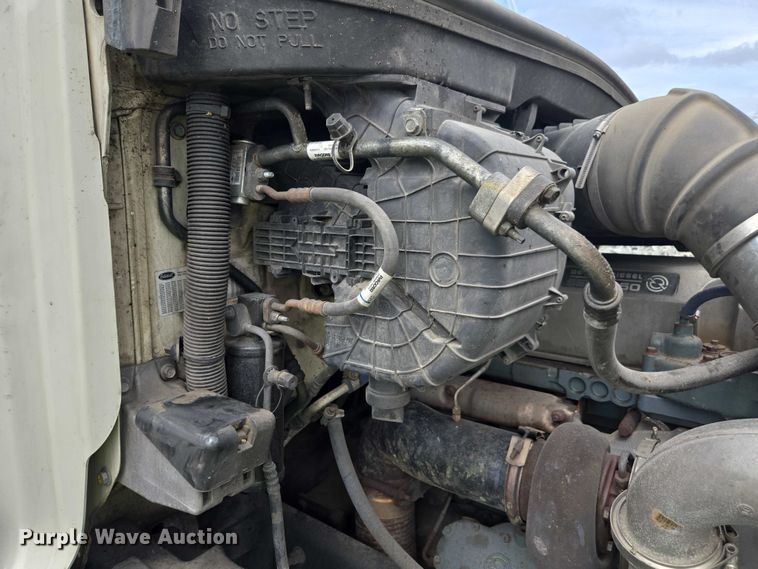 image for item YA0867 2019 Peterbilt 579  glider kit semi truck