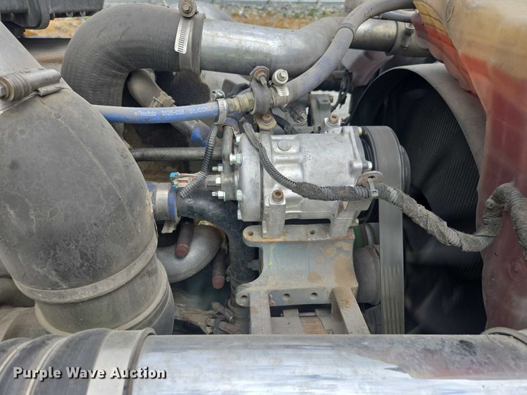 image for item YA0867 2019 Peterbilt 579  glider kit semi truck