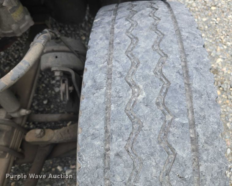 image for item YA0867 2019 Peterbilt 579  glider kit semi truck