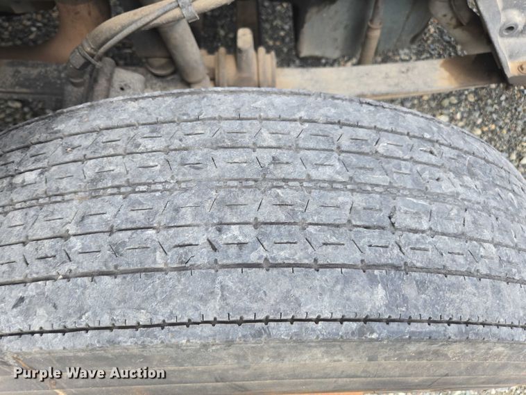 image for item YA0867 2019 Peterbilt 579  glider kit semi truck