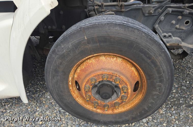 image for item YA0867 2019 Peterbilt 579  glider kit semi truck