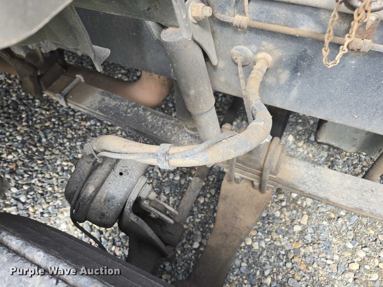 image for item YA0867 2019 Peterbilt 579  glider kit semi truck