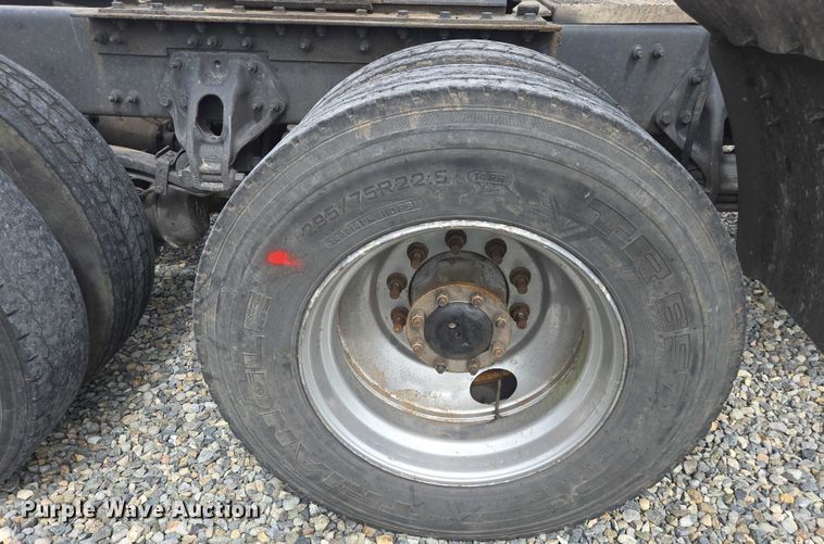 image for item YA0867 2019 Peterbilt 579  glider kit semi truck