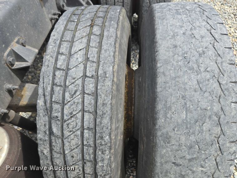 image for item YA0867 2019 Peterbilt 579  glider kit semi truck