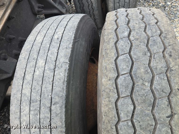 image for item YA0867 2019 Peterbilt 579  glider kit semi truck