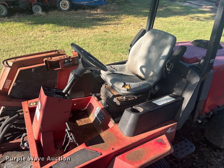 image for item DT3286 2005 Toro Grounds Master 4100D lawn mower