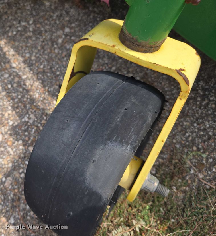 image for item EN8379 John Deere broom