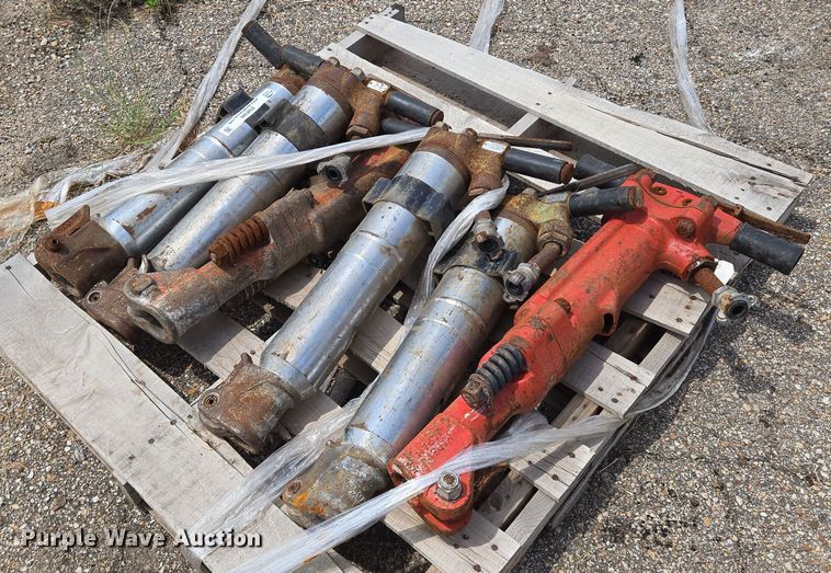 image for item EN8386 (6) pneumatic hammers