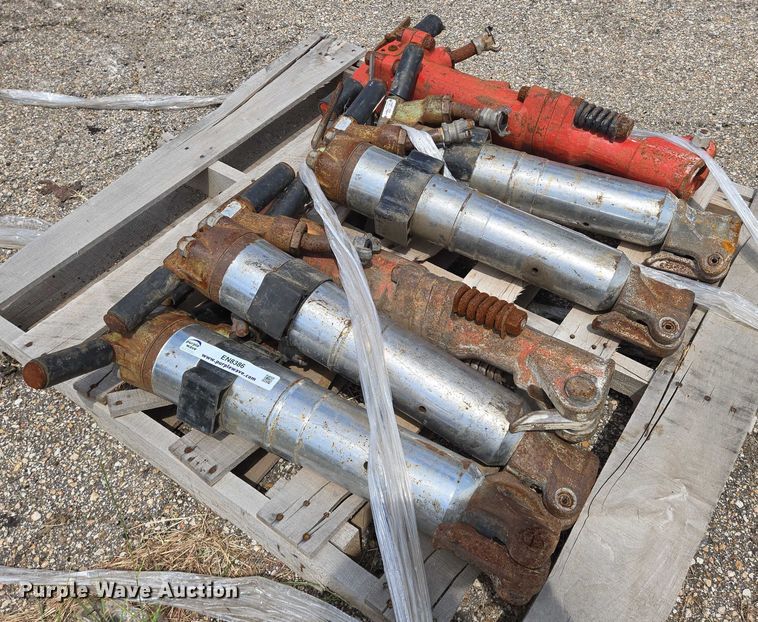 image for item EN8386 (6) pneumatic hammers