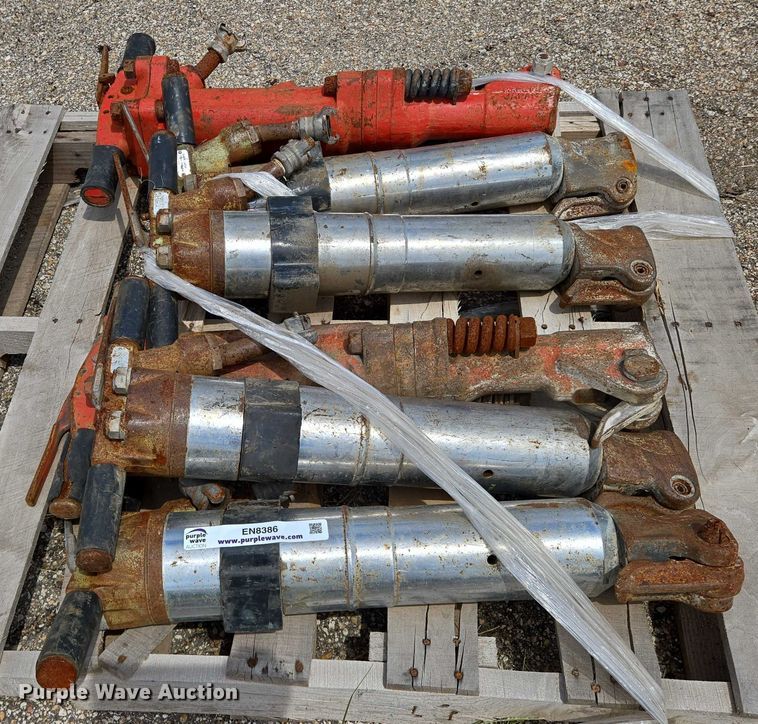 image for item EN8386 (6) pneumatic hammers