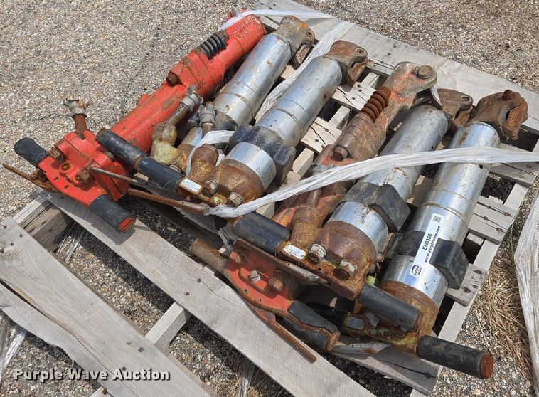 image for item EN8386 (6) pneumatic hammers