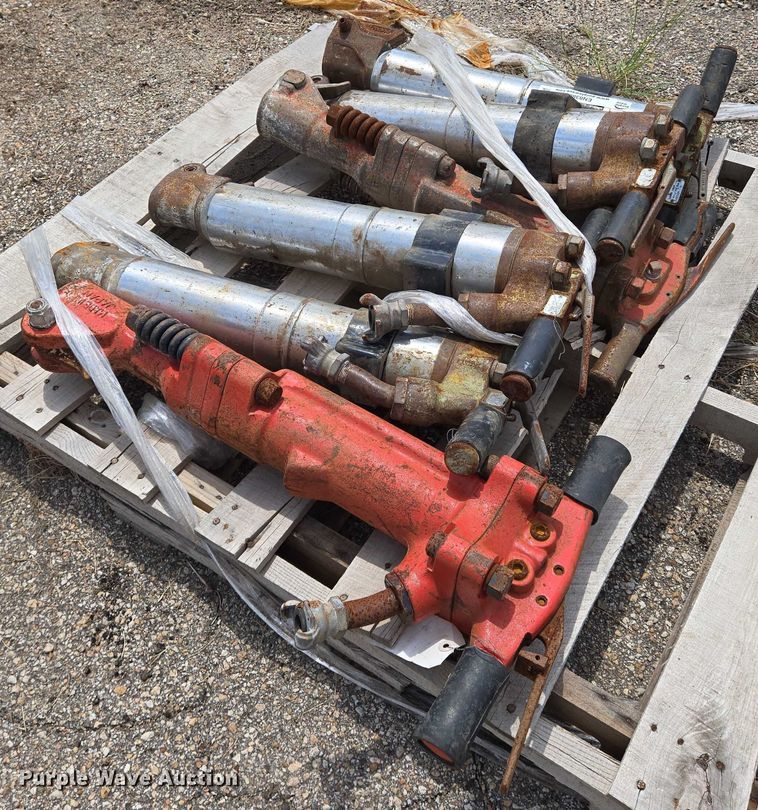 image for item EN8386 (6) pneumatic hammers