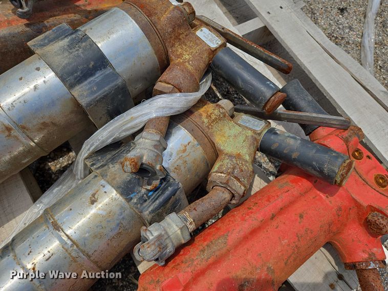 image for item EN8386 (6) pneumatic hammers