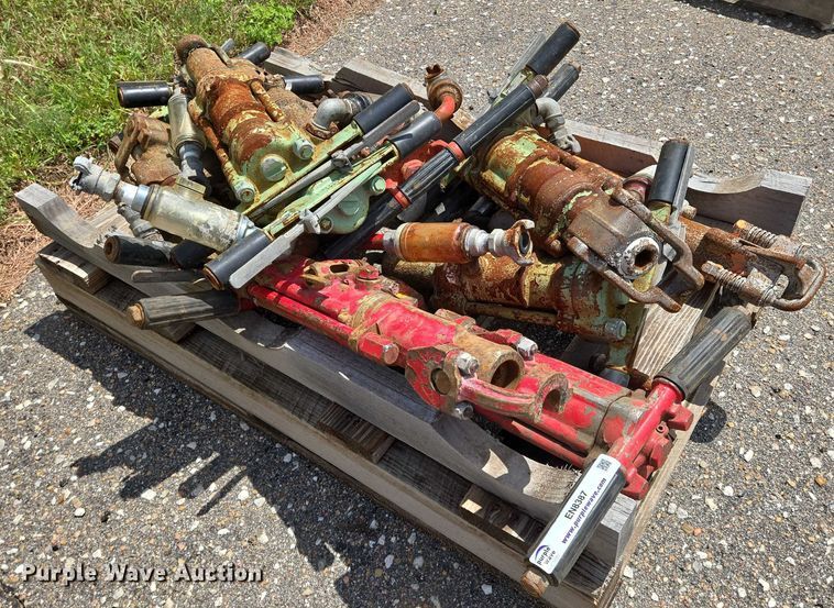 image for item EN8387 (10) pneumatic hammers