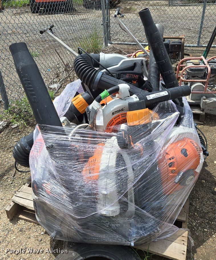 image for item EN8388 Lawn equipment  