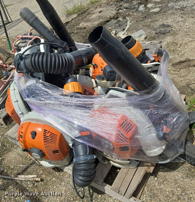 image for item EN8388 Lawn equipment  