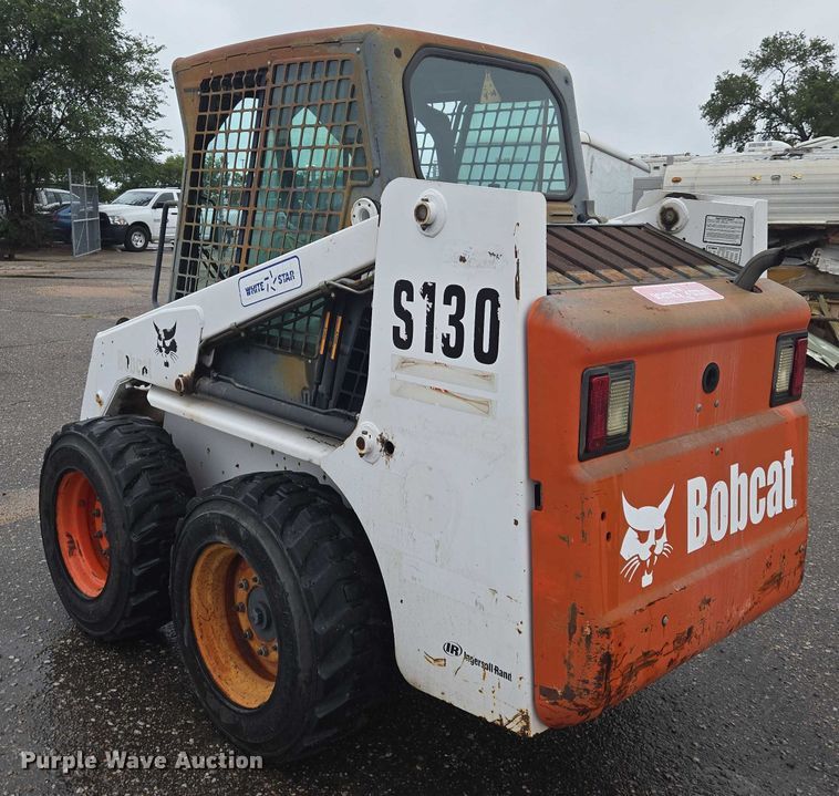image for item EN8390 2004 Bobcat S130 skid steer loader