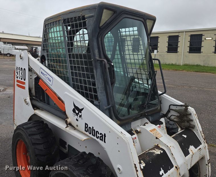image for item EN8390 2004 Bobcat S130 skid steer loader