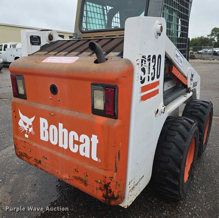 image for item EN8390 2004 Bobcat S130 skid steer loader