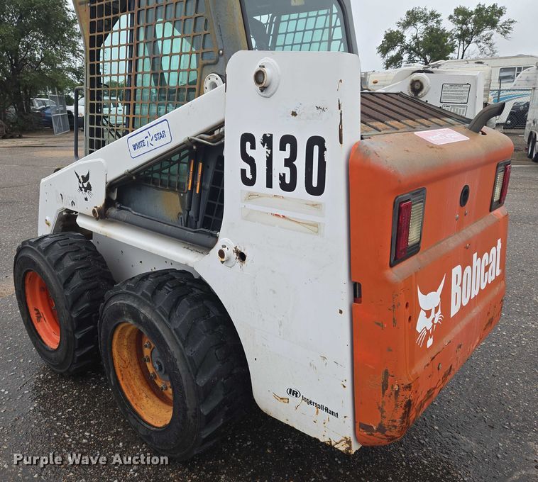 image for item EN8390 2004 Bobcat S130 skid steer loader