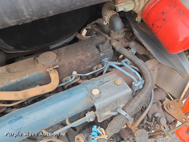 image for item EN8390 2004 Bobcat S130 skid steer loader