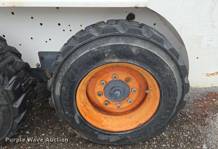 image for item EN8390 2004 Bobcat S130 skid steer loader