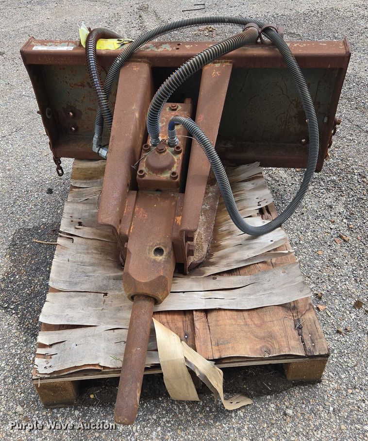 image for item EN8391 Gehl skid steer breaker