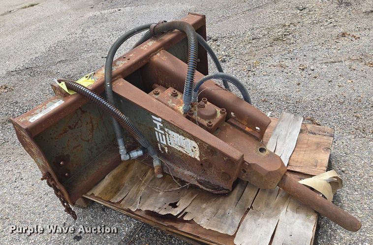 image for item EN8391 Gehl skid steer breaker