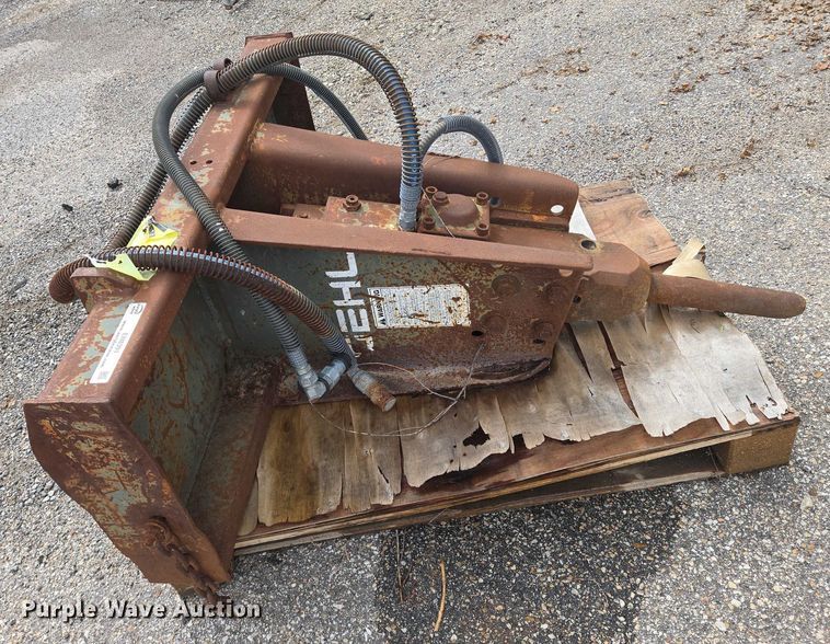 image for item EN8391 Gehl skid steer breaker