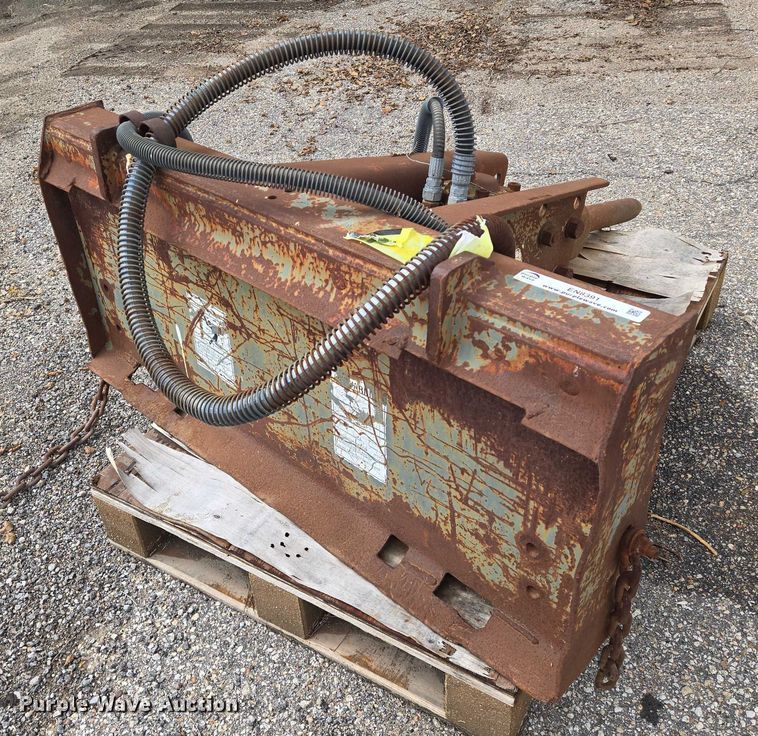 image for item EN8391 Gehl skid steer breaker